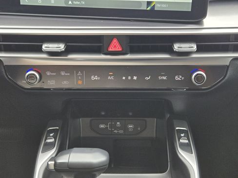 New 2025 Kia Sorento S AWD/4WD image 17
