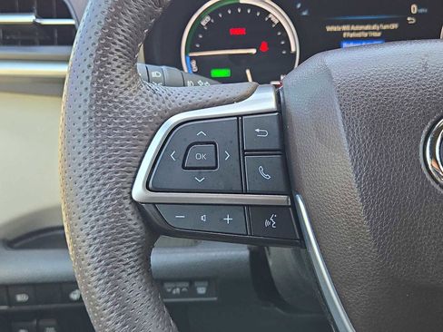 Used 2024 Toyota Sienna Platinum image 25