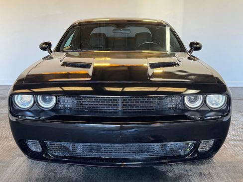 Used 2018 Dodge Challenger SXT image 2