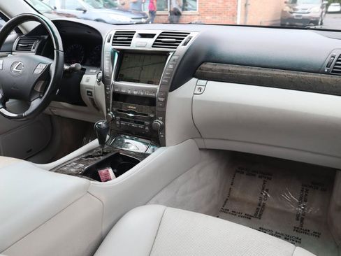 Used 2007 Lexus LS 460 L RWD image 11