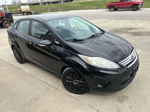 Used 2013 Ford Fiesta SE image 2