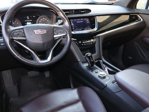 Used 2022 Cadillac XT6 Premium Luxury w/ Technology Package FWD image 5