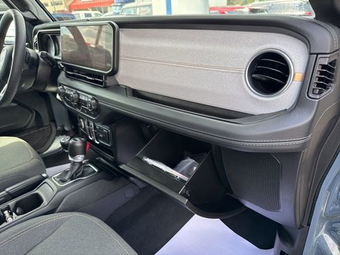 Used 2024 Jeep Wrangler Unlimited Sahara w/ Technology Group AWD/4WD image 41