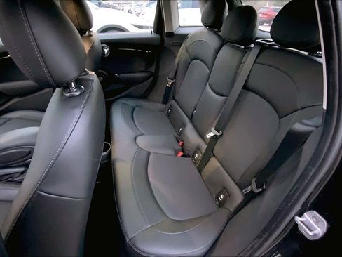 Used 2019 MINI Cooper 4-Door Hardtop w/ Premium Package image 20