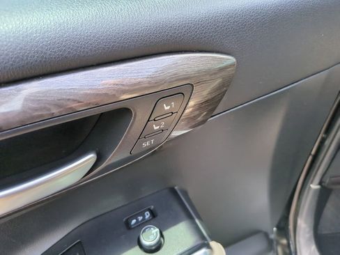 Used 2023 Toyota Highlander Limited FWD image 20