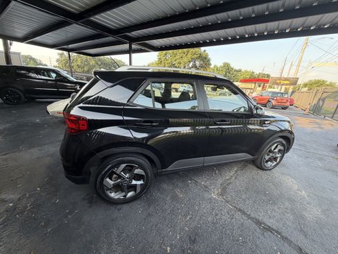 Used 2023 Hyundai Venue SEL w/ Cargo Package FWD image 7