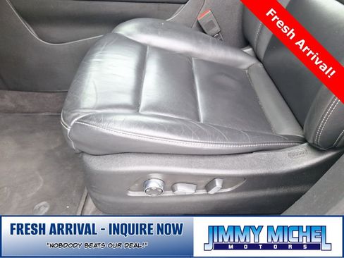 Used 2024 Cadillac XT4 Premium Luxury image 5