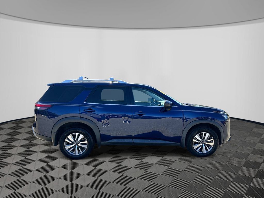 Used 2022 Nissan Pathfinder SL AWD/4WD image 6