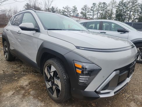 Used 2025 Hyundai Kona Limited image 3
