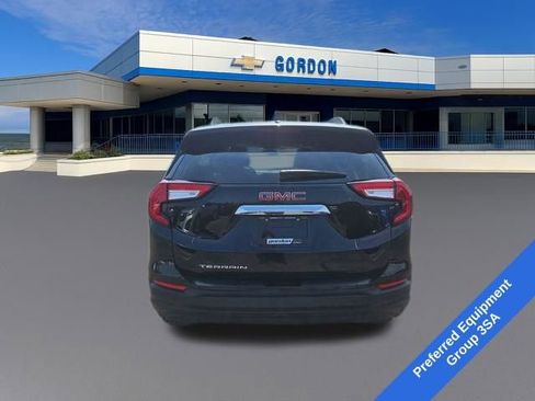 Used 2024 GMC Terrain SLE w/ Driver Convenience Package image 4