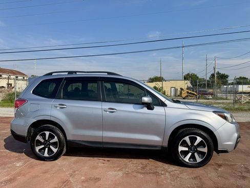 Used 2018 Subaru Forester 2.5i Premium w/ All-Weather Package image 4