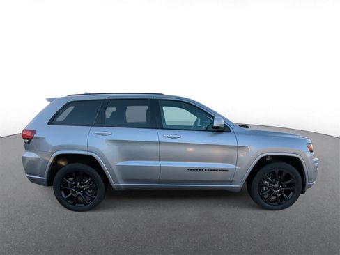 Certified 2020 Jeep Grand Cherokee Altitude image 9