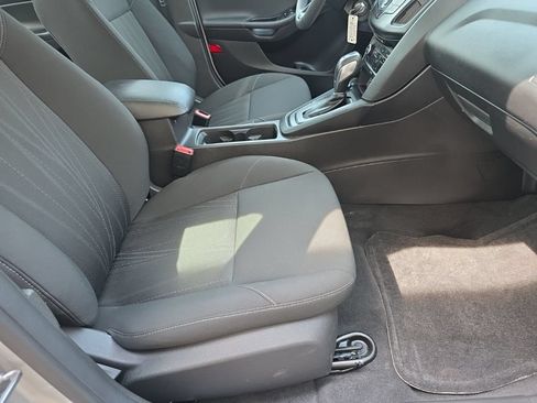 Used 2016 Ford Focus SE FWD image 23