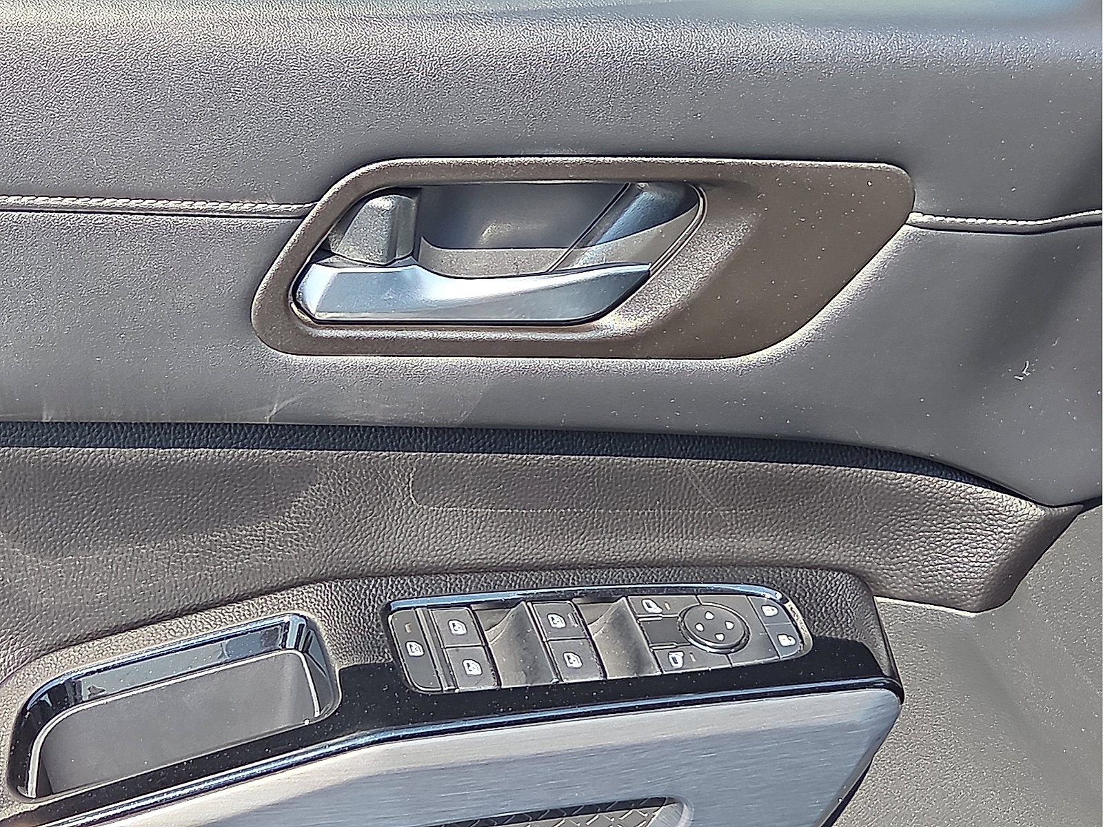 Used 2024 Nissan Pathfinder SL AWD/4WD image 14
