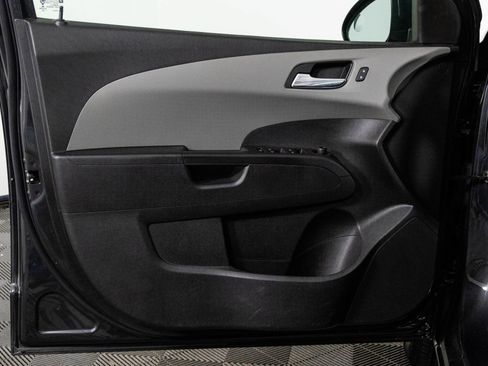 Used 2014 Chevrolet Sonic LT image 32