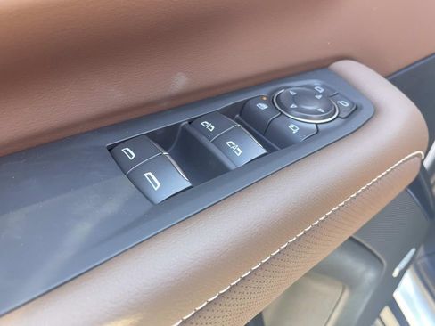 New 2026 Chevrolet Suburban High Country AWD/4WD image 17