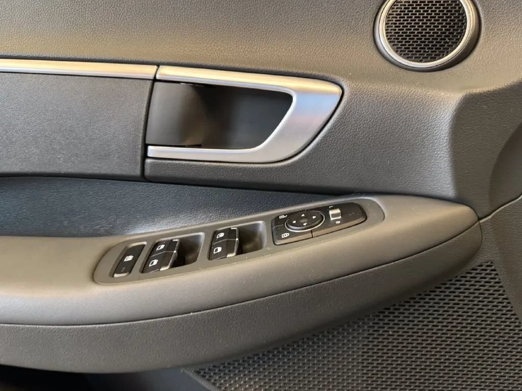 Used 2020 Hyundai Sonata SE FWD image 19