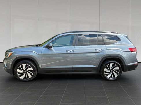 Used 2025 Volkswagen Atlas SE AWD/4WD image 2