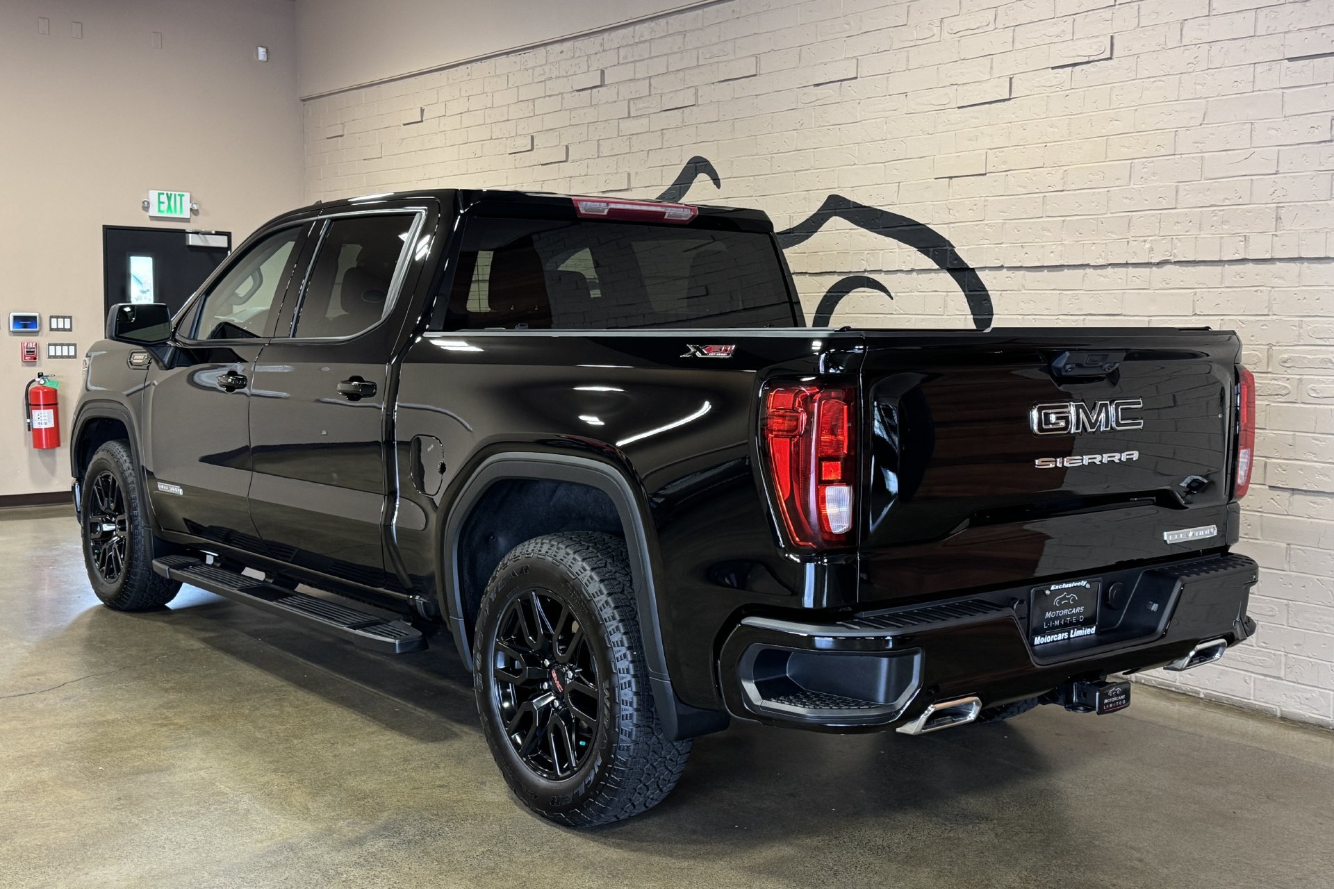 Used 2024 GMC Sierra 1500 Elevation w/ LPO, Elevation Black Package AWD/4WD image 8