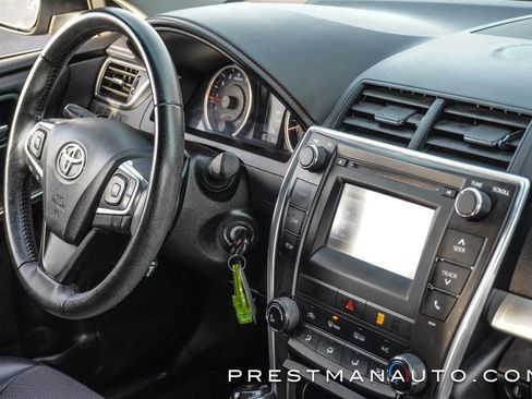 Used 2016 Toyota Camry SE image 38