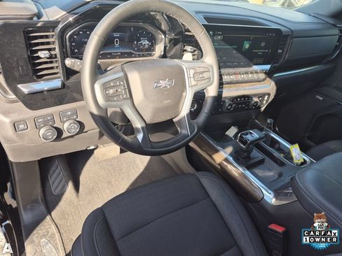 Used 2024 Chevrolet Silverado 1500 LT Trail Boss w/ Convenience Package II AWD/4WD image 10