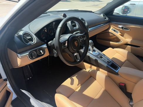 Used 2022 Porsche 718 Boxster RWD image 5