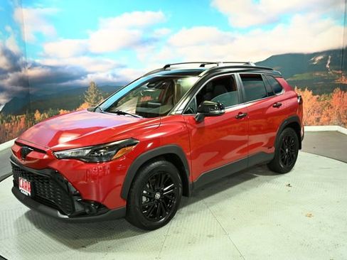 Used 2024 Toyota Corolla Cross AWD Hybrid w/ Moonroof Package image 4