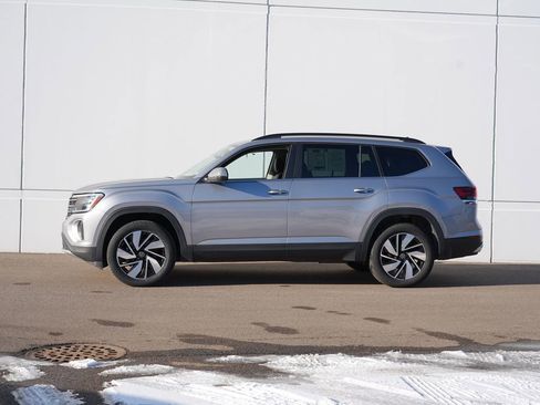 Used 2025 Volkswagen Atlas SE image 6