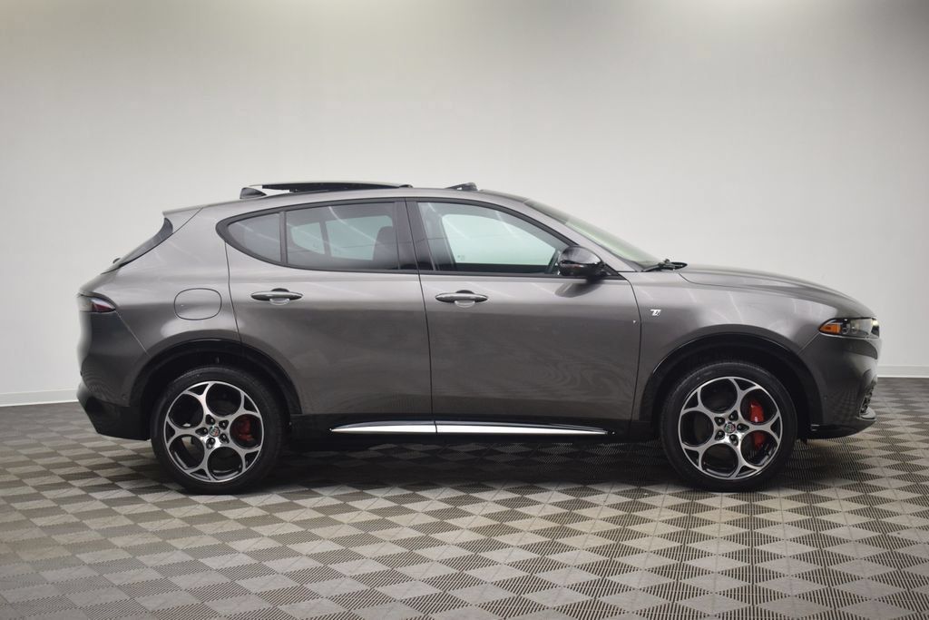 Used 2024 Alfa Romeo Tonale Ti w/ Active Assist Package AWD/4WD image 9