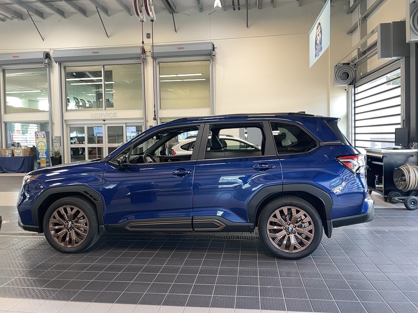 Used 2025 Subaru Forester Sport w/ Popular Package #1 AWD/4WD image 5