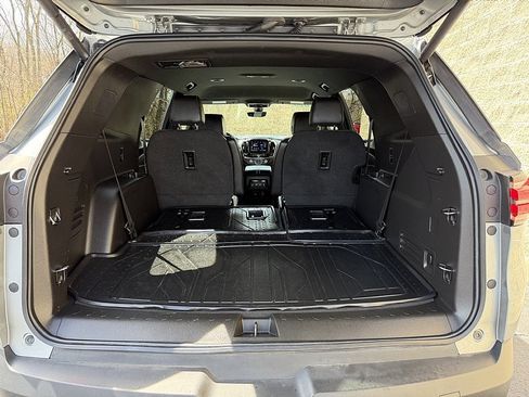 Used 2023 Chevrolet Traverse RS w/ LPO, Floor Liner Package FWD image 31