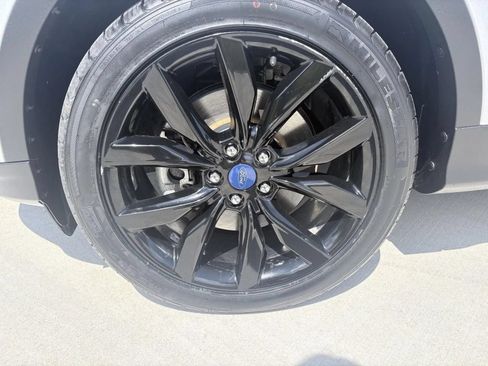 Used 2018 Ford Escape SE w/ SE Sport Appearance Package AWD/4WD image 17