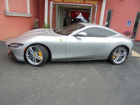 Used 2021 Ferrari Roma RWD image 5