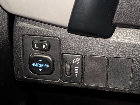 Used 2018 Toyota Corolla LE FWD image 41