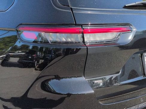 Certified 2022 Jeep Grand Cherokee L Laredo RWD image 12