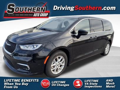 Used 2023 Chrysler Pacifica Touring-L