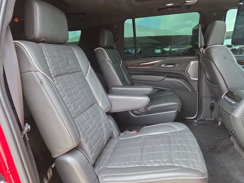 Used 2022 Cadillac Escalade ESV Sport Platinum AWD/4WD image 17