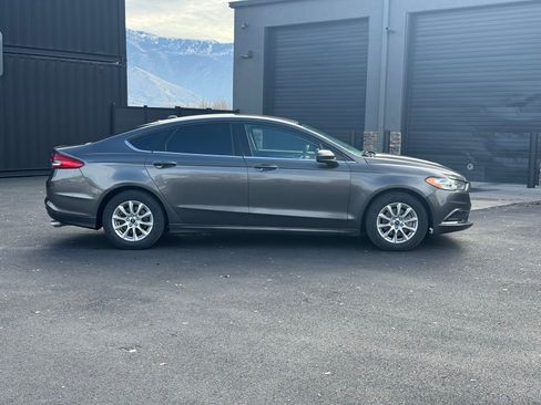 Used 2017 Ford Fusion S image 2