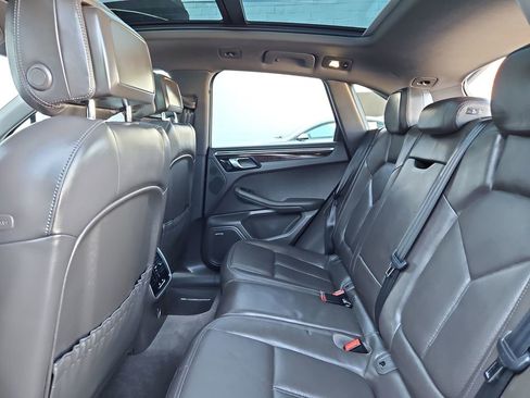 Used 2017 Porsche Macan image 28