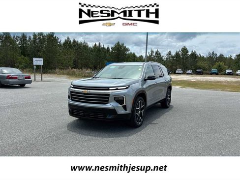 Used 2025 Chevrolet Traverse High Country w/ LPO, Floor Liner Package FWD image 1