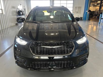 New 2026 Chrysler Pacifica Limited w/ S Appearance Package