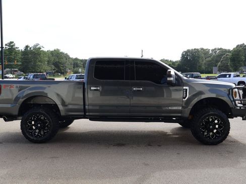 Used 2018 Ford F250 XLT w/ XLT Premium Package AWD/4WD image 4