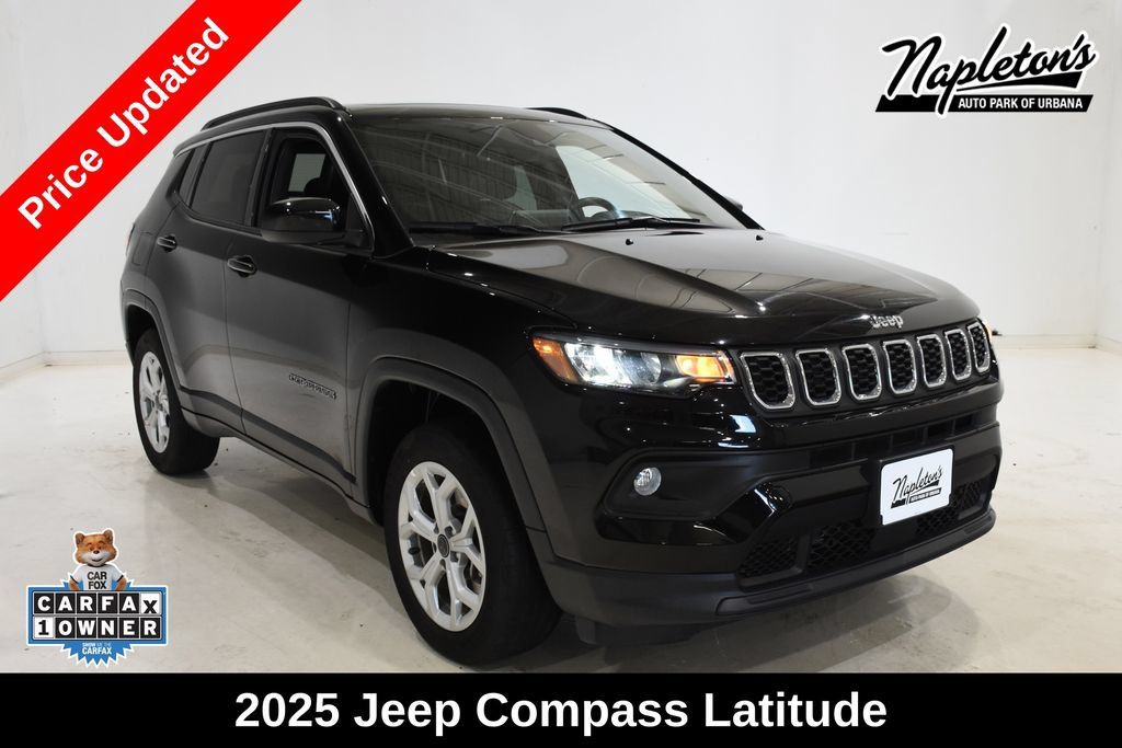 Used 2025 Jeep Compass Latitude w/ Sun & Sound Group AWD/4WD image 1