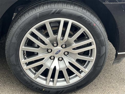 Used 2024 Ford Expedition Max Limited image 11