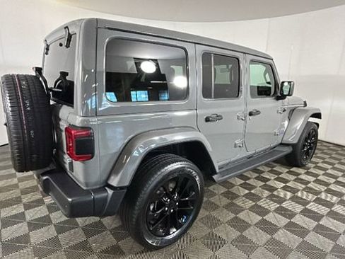 Used 2022 Jeep Wrangler Unlimited Sahara w/ Cold Weather Group AWD/4WD image 3