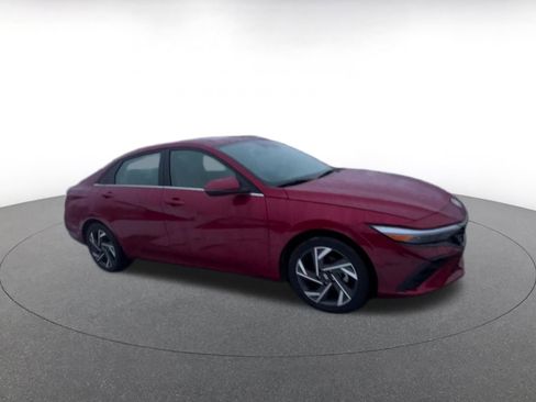 Used 2025 Hyundai Elantra Limited image 2