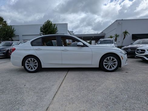 Used 2017 BMW 320i Sedan RWD image 4