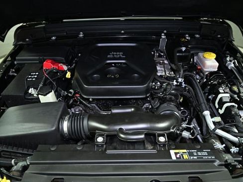 Used 2020 Jeep Wrangler Unlimited Sahara image 17