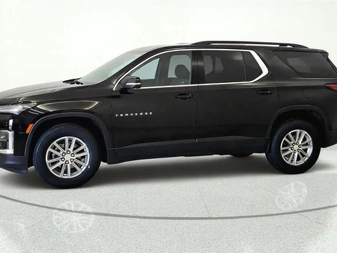 Used 2023 Chevrolet Traverse LT FWD image 3