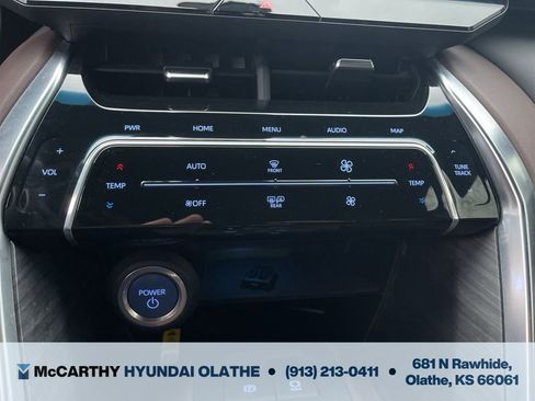 Used 2022 Toyota Venza Limited image 28